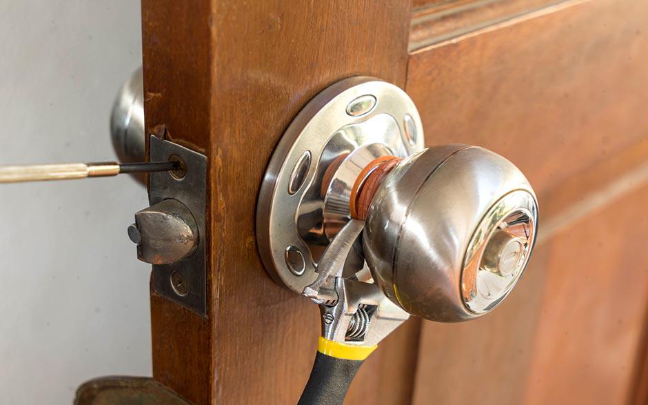 changer serrure porte Paris