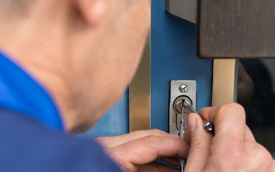 changer serrure porte Paris