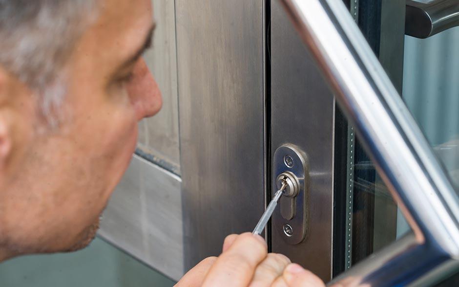 changer serrure porte Paris